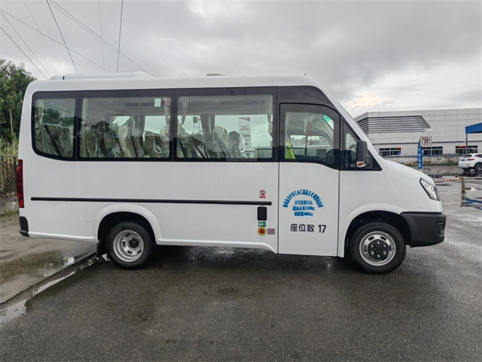 近日，南京依维柯传来喜讯，依维柯欧风圆满交付胜利油田，这批车辆将用于保障油田日常工作。