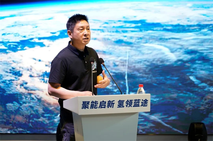 8月16日，以“聚能启新 氢领蓝途”为主题的一汽解放、重塑集团、轻程物联网氢燃料电池汽车交付暨战略签约仪式在重塑集团举办，搭载重塑科技燃料电池系统的100辆一汽解放燃料电池重卡正式交付轻程物联网，成为到目前为止上海燃料电池汽车示范应用单个示范联合体最大规模的车辆交付，为上海燃料电池汽车示范应用工作打造了良好的开端。
