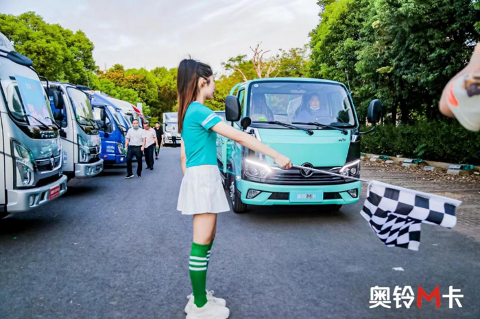 8月20日，“高端新一代·实力赚钱派”奥铃M卡在江西南昌隆重举办上市团购会。