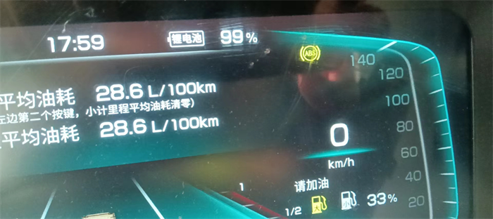 【第一商用车网 原创】作为三一重卡回归互联网营销的首款力作，新英雄585旗舰版牵引车在8月1日开启了线上抢购，而来自河南周口的张磊通过三一线上平台早早的便下了订金，并支付了相关款项，成为新英雄585新旗舰首批进厂提车的用户。