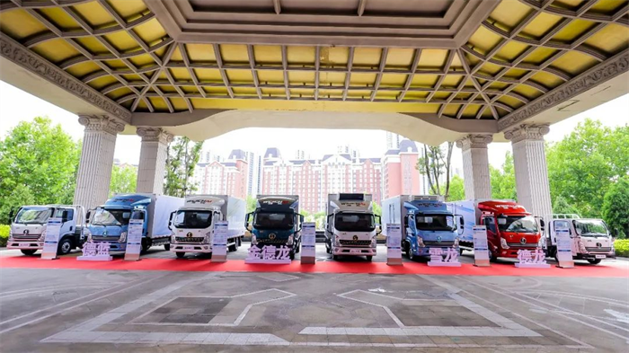 2022年9月3日，潍柴新能源商用车首次上榜“轻卡第一影响力指数”排行。这是潍柴新能源商用车首次参与“轻卡第一影响力指数”的评比，第九名的成绩是对潍柴新能源商用车陕汽轻卡品质和实力的见证。