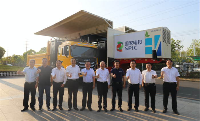 2022年9月8日，江淮汽车与国家电投启源芯动力战略合作签约仪式在合肥举行。双方就换电重卡相关零部件供应、产品开发、营销推广等方面将展开全面合作，共同推动物流产业低碳化的升级，签署10000台换电重卡的投放协议。