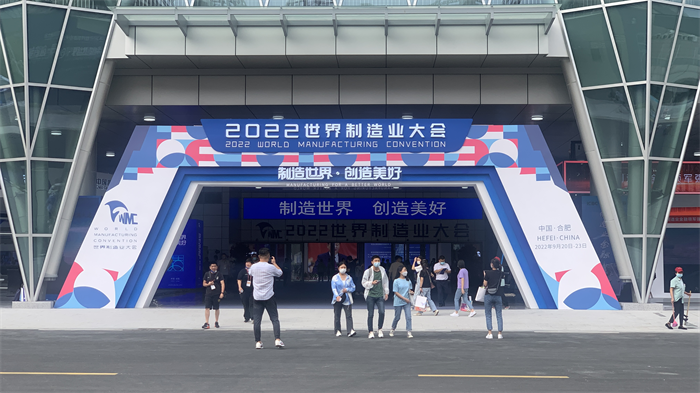 9月20日，2022世界制造业大会在安徽合肥滨湖国际会展中心盛大开幕。大会聚焦前沿科技，展示高端智能制造发展新成就。现场，江淮1卡携新能1号帅铃S7混动版、新能1号帅铃S7纯电自动驾驶版和新能1号帅铃i5纯电版车型重磅亮相。作为唯一系统参展的新能源卡车品牌，江淮1卡新能1号以绿色、高效、智能的产品优势主动拥抱产业变革，助力安徽“制造世界•创造美好”。