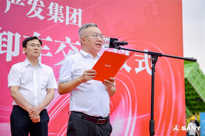 9月22-23日，“全场景 自非凡”三一全系自卸车发布会，在湖南邵阳经开区举行。会上，三一电动科技有限公司（简称：三一电动科技）发布全系6大系列自卸车新品，提供纯电、混动、氢能、柴油等多类车型，可满足城建复合渣土、城建标载渣土、复合砂石料、矿山、坑口、重载、超重载公路砂石、港口钢厂短倒8大场景全场景解决方案；与会嘉宾还见证了三一重工与邵阳客户30台、沧州呵护30台、长治客户20台自卸车的交付仪式。