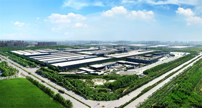 最近由国内知名品牌研究咨询机构品牌联盟，中国会展经济研究会联合主办的“2022中国品牌节第十六届年会”在长沙召开会上发布了 《2022 中国品牌 500 强》榜单，宇通客车以111.67 亿元的品牌价值位居398位，与华为、海尔、腾讯、阿里等知名品牌一同上榜，成为唯一上榜的客车企业，再次彰显了中国客车自主品牌的强劲实力！
