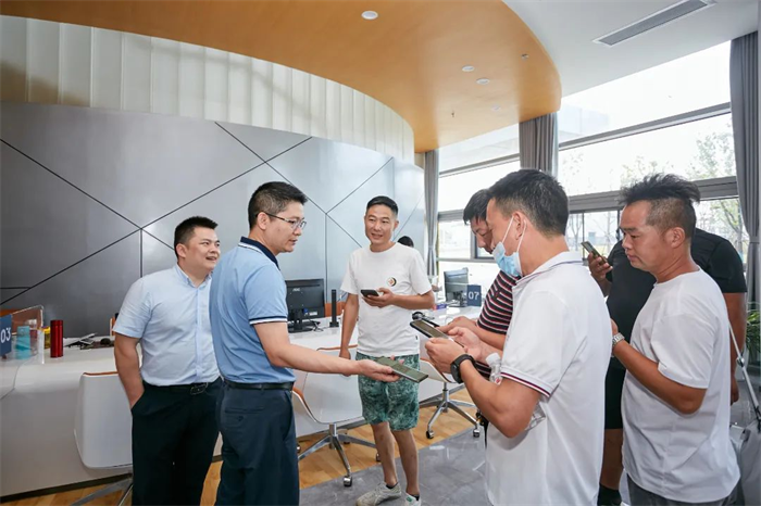 自从8月1日三一重卡正式回归互联网模式以来，不少卡友通过抢购活动收获了心仪爱车，他们有什么感受？一起来看看吧！
