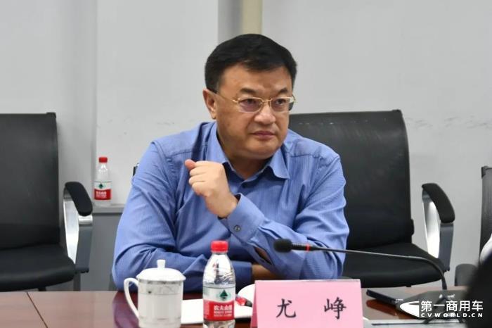 尤峥调研东风商用车技术中心2.jpg