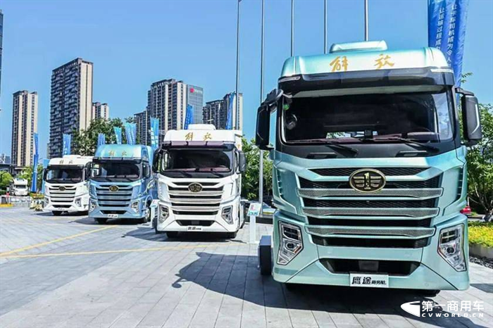 解放鹰途牵引车.png
