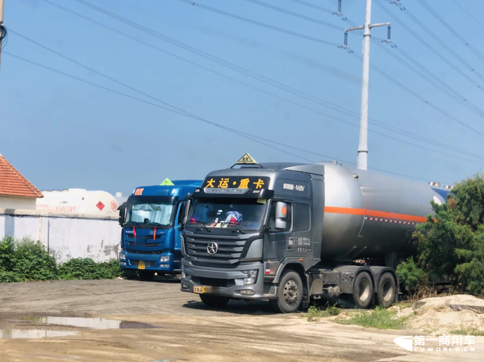 大运N8V危化品牵引车2.png