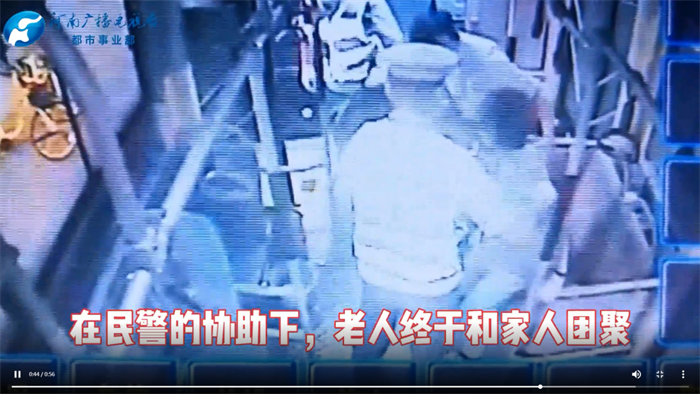 公交车是城市交通的生命线，也是温暖故事的见证者。祖国河山的每一处角落，都有着无数的温暖故事正在上演，让我们一起乘着公交出发，去看看那些发生在路上的温暖的事吧！
