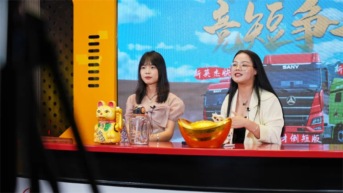 10月25日，三一重卡『群英荟萃  竞短争长』抢购活动如约启幕。本场抢购可谓意义非凡，不仅推出2022年最后一款抢购首发车型——新英才倒短版395，同时它也是三一重卡有史以来最低价新车首发！短短2小时，10余万卡友引爆直播间，抢购热情丝毫不输“双十一”！