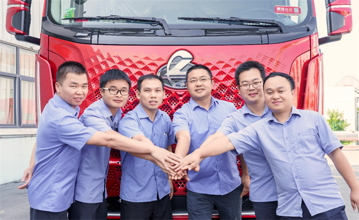 在今年的67客户品牌日上，东风柳汽乘龙发布了新一代准重型平台乘龙H5V。凭借颜值超赞、舒适超享、智能超越、轻量超赚四大优势，乘龙H5V受到了行业以及广大用户的热捧。每一款产品的产生，都离不开众多科研人员的智慧与汗水，乘龙H5V的背后又有哪些故事？