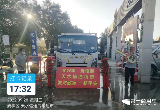 疫情对人们生活的影响是巨大的，也让很多在外打拼的人逐渐回到了家乡，比如邓老板。