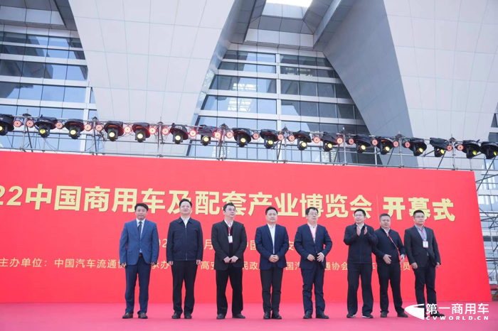 东风商用车亮相2022商用车博览会1.png