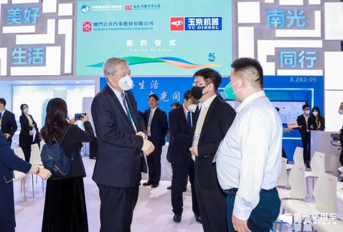玉柴与南光澳巴在进博会上签署战略合作协议2.jpg