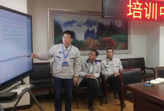 近日，一汽解放发动机事业部正式宣布：所有配套解放J7和鹰途的奥威CA6DM发动机全面贯彻质量达欧标措施。这一举措，标志着解放动力以全新的质量标准迈进国际赛道第一阵营，为实现“中国第一、世界一流”目标提供更加坚强的品质保证。