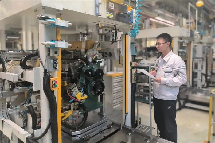 近日，一汽解放发动机事业部正式宣布：所有配套解放J7和鹰途的奥威CA6DM发动机全面贯彻质量达欧标措施。这一举措，标志着解放动力以全新的质量标准迈进国际赛道第一阵营，为实现“中国第一、世界一流”目标提供更加坚强的品质保证。