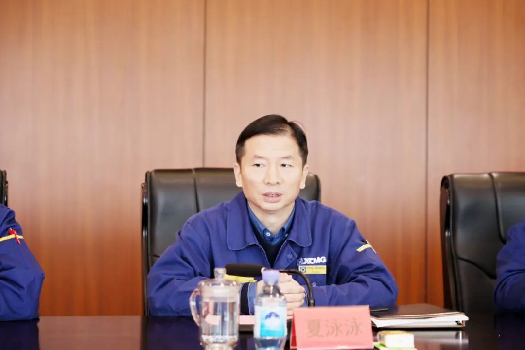 11月23日，广西玉柴机器集团有限公司党委书记、董事长、广西玉柴机器股份有限公司董事长李汉阳，广西玉柴机器股份有限公司总裁吴其伟等一行莅临徐工汽车。徐工集团副总经理、徐工汽车事业部党委书记、总经理夏泳泳，总经理助理仇建杏热情接待，双方就项目合作展望、后期发展规划进行深入交流。
