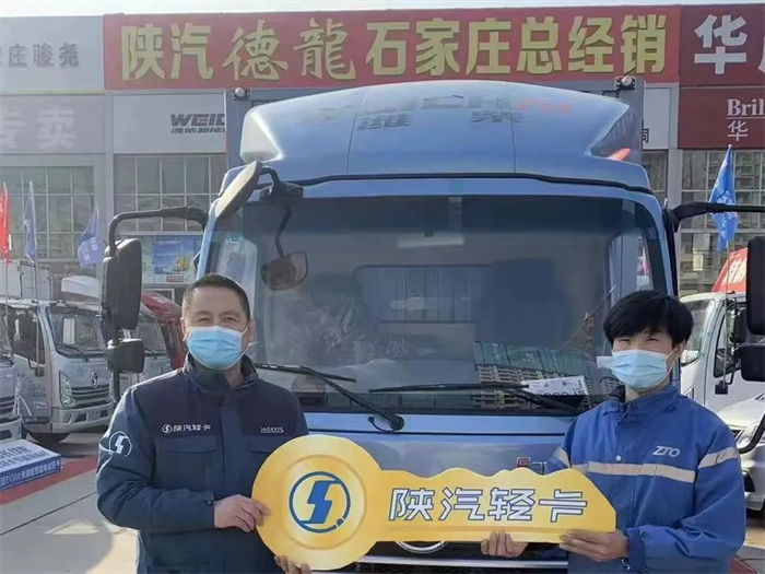从不停“搬家”到时常“居家”，崔玉峰适应了充满不确定性的环境，以谦逊的姿态引领企业向上突破。
