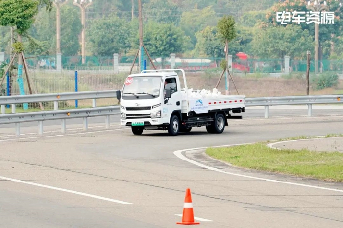 上汽轻卡ES80 7.jpg