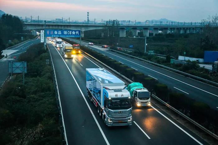 在中国商用车市场疲软之际，一汽解放持续扩大终端领先优势。