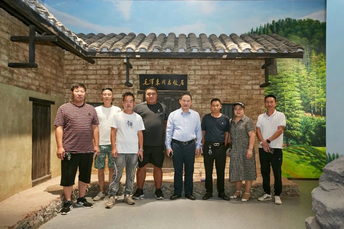 漫漫行车路，致敬卡车人。