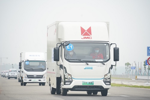 2023年1月5日，江铃汽车股份有限公司发布2022年12月产销披露公告。公告显示，2022年12月，江铃销售各类汽车28610辆，同比下降20.77%；1-12月，江铃累计销售各类汽车282008辆，同比下降17.30%。