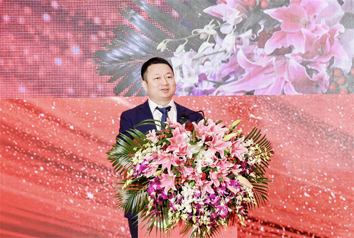 2023年1月12日，中国领先的燃料电池系统制造商北京亿华通科技股份有限公司（以下简称“亿华通”）正式在香港联合交易所主板挂牌上市，成为“中国氢能A+H第一股”，股票代码为2402.HK，每股发售价为60港元，每手买卖单位为50股。