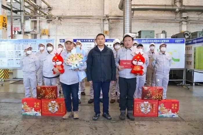 在2023年春节即将来临之际，一汽解放领导班子成员深入生产一线，走进工作岗位，走访慰问先进人物、困难员工及困难党员、驻外员工等代表，为他们送去了节日慰问品、慰问金和新春祝福。