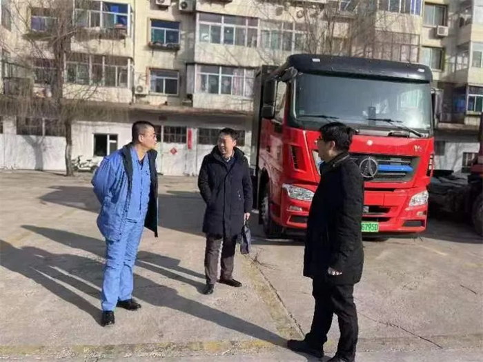爆竹声中一岁除，春风送暖入屠苏，一年一度的新春佳节如约而至，北奔重汽向广大客户送祝福，同庆佳节。北奔重汽副总经理吕利萍，营销公司及相关单位，从正月初三开始，陆续走访呼包鄂乌、山西、新疆、陕西等地重点客户，对春节期间依然坚守岗位的客户单位进行友好慰问，并带去北奔重汽的新春祝福。