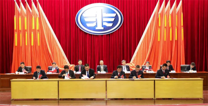 2月1日至2日，一汽解放动力总成事业部党委（扩大）会议暨一届一次职工代表大会在无锡召开。 