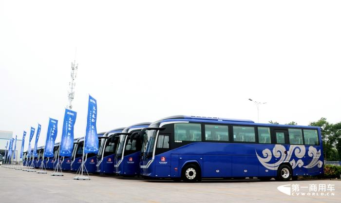 中通客车高端商旅大巴H12交付“冰城”哈尔滨.jpg