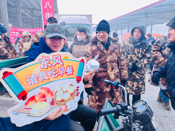 东风轻型车走进商圈，更走进人心.png