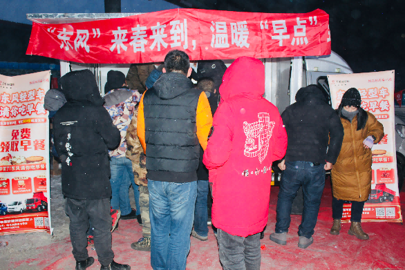 东风轻型车走进商圈，更走进人心6.png