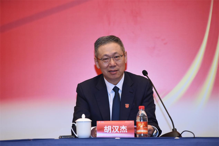 2月21日，以“聚智鼎新 驭势笃行 踔厉奋发 誓夺第一”为主题的解放2023商务年会在成都隆重举办。