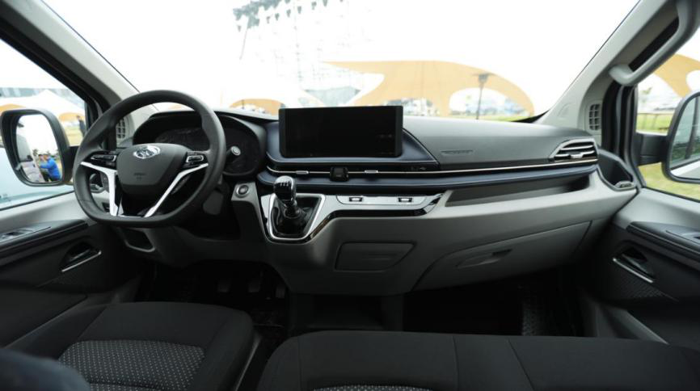 自亮相、预售以来便备受期待的“新生代跨界车”上汽大通MAXUS新途 V70正式上市，创客版售价13.88万元起。