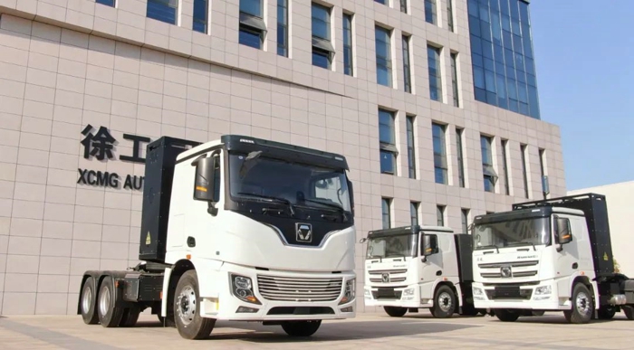 如今，新能源重卡在城市建设、物流运输、港口运输等多种场景正快速推广应用。越来越多的卡友开始接触新能源重卡，但关于新能源重卡应急小知识，部分卡友可能并不清楚，今天小编为大家带来紧急故障时的停车小技巧，相信看完后，大家会有所收获。