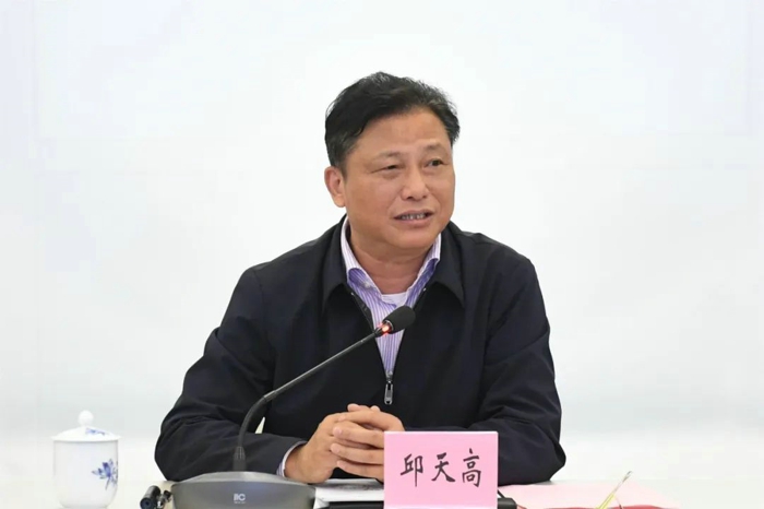 4月23日下午，江铃集团召开2023年一季度经营工作会。江铃集团党委书记、董事长邱天高讲话，江铃集团党委副书记、总经理万建荣主持。