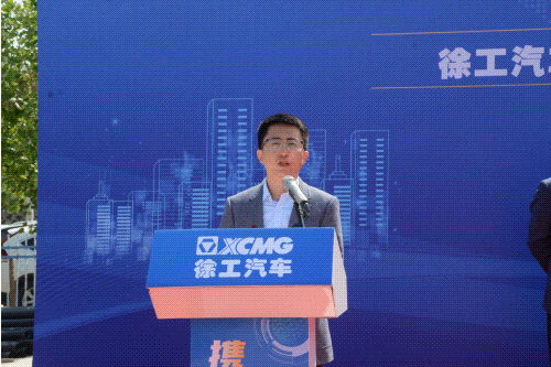 山东省现代物流协会会长、信发物流集团董事长张玉成，徐工集团副总经理、徐工汽车总经理、党委书记夏泳泳，潍柴动力副总裁李鹏程，徐工汽车营销公司总经理齐玉兴，信发物流集团副总经理郝峰，徐工汽车技术研究部部长王敏，山东玉成合兴总经理李洪波及当地头部客户、媒体嘉宾等150余人出席活动。
