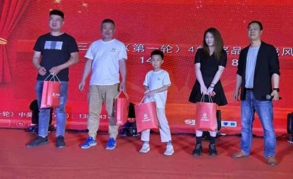 近日，东风福瑞卡百人团购活动暨东风福瑞卡福小瑞上市活动在杭州成功举办。