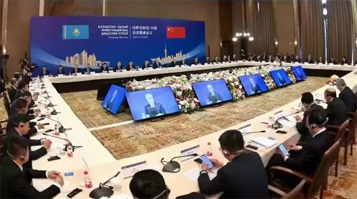 在不久前闭幕的中国—中亚峰会上，宇通与哈萨克斯坦卡斯杰赫纳公司签订了“关于共同成立哈萨克斯坦-中国汽车工业技术和工程人员培训中心”的协议。