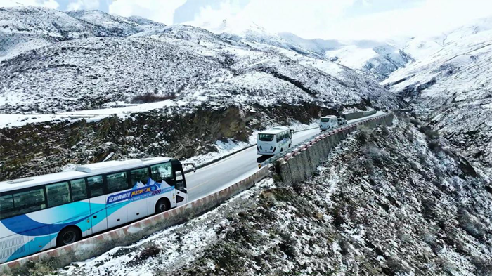 宇通一直在追求更高品质的道路上奋勇前行，朝着客车领域的“珠穆朗玛峰”奋力攀登。未来，将以更高品质、更快服务、更强性能持续向世界展示中国力量。