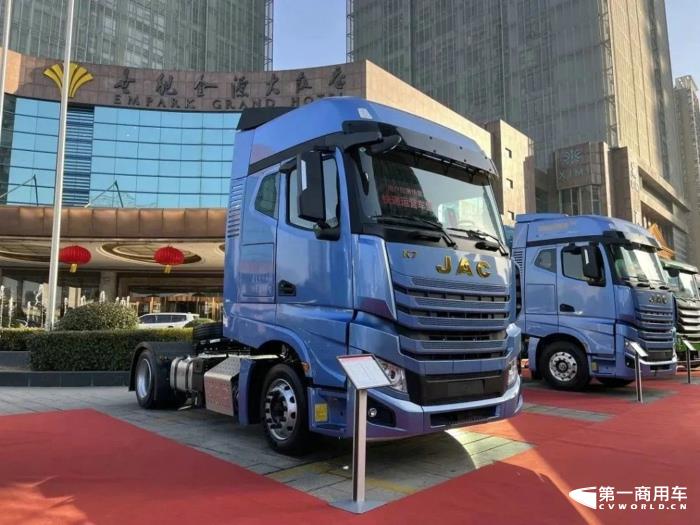 江淮跨越4×2 520马力牵引车.jpg