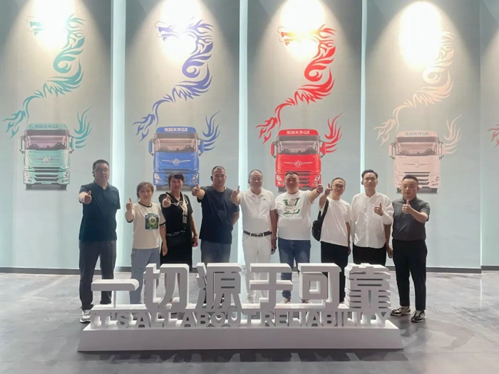 新品龙擎动力牵引车迎来首家行业大客户3.jpg