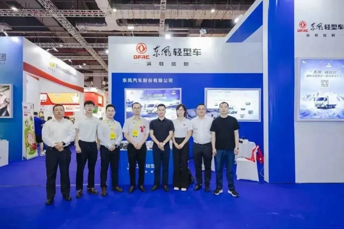 近日，2023华食展于上海国家会展中心圆满落幕。东风轻型车携东风“极鲜蜂”冷藏车惊喜亮相本次展会，展会现场为各类展商和餐配企业提供冷链运输解决方案。