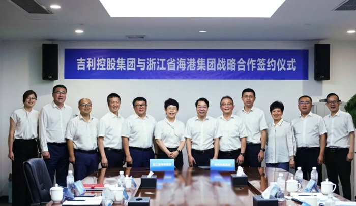 远程新能源重卡助力智慧绿色港口建设.jpg