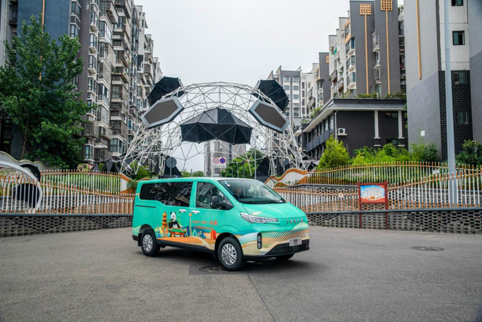 头号VAN+依维柯聚星成都上市.png