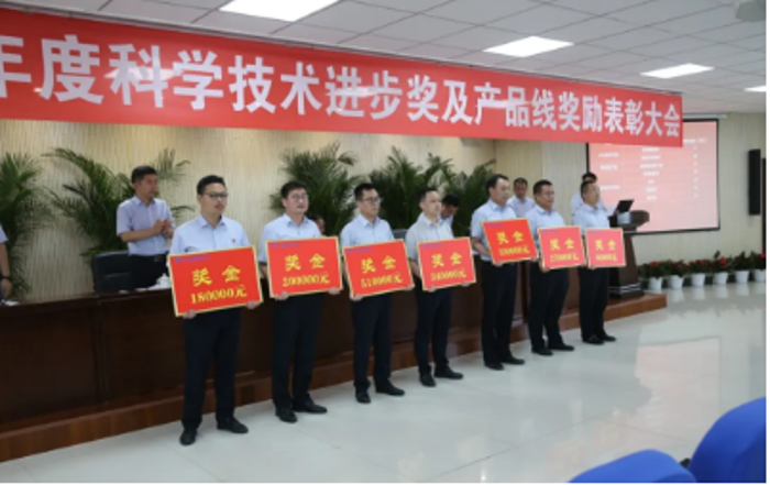 7月10日，“2021-2022年集团科学技术进步奖表彰大会”隆重召开，旨在奖励在宇通科学技术进步活动中做出突出贡献的个人和团队，促进技术创新、成果转化及产业化推广，实现技术领先、产品领先以及产品竞争力持续提升。
