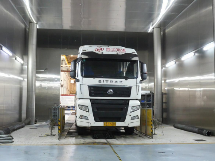2013年，一个全新的国产重卡品牌，喊出“要做高端重卡进口替代的口号”，十年后，它的销量累计突破20万辆，赢得高端重卡市场一致认可。