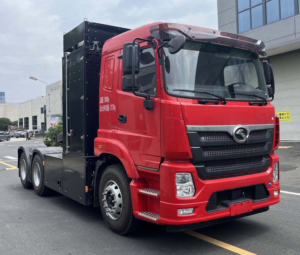 金龙燃料电池牵引车.jpg